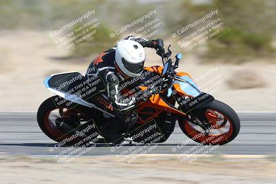 media/Dec-01-2025-Moto Forza (Mon) [[2daa91e15f]]/3-Beginner Group/Session 2 (Turn 7 Inside Pans)/